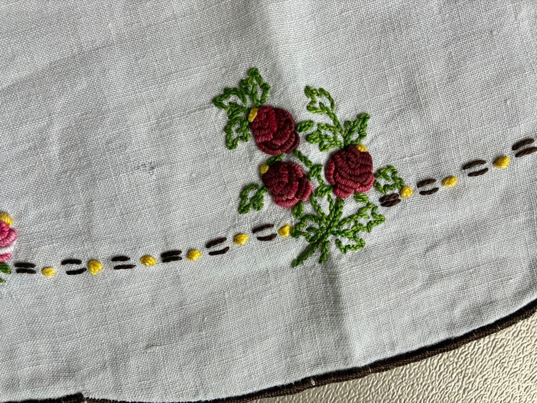 魅力的なフランスアンティーク　花束刺繍 テーブルランナー　ドイリー