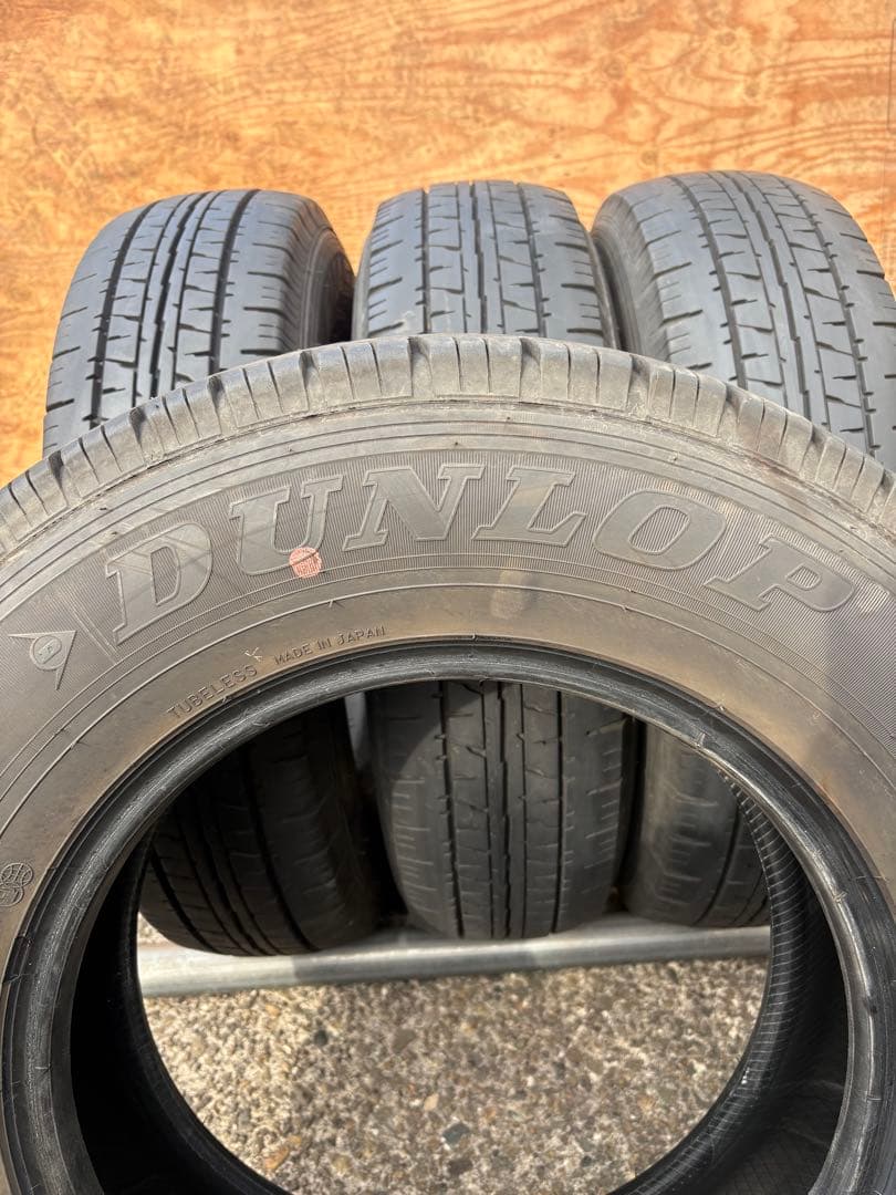 DUNLOP 195/80R15 107/105LT中古タイヤ 4本セット