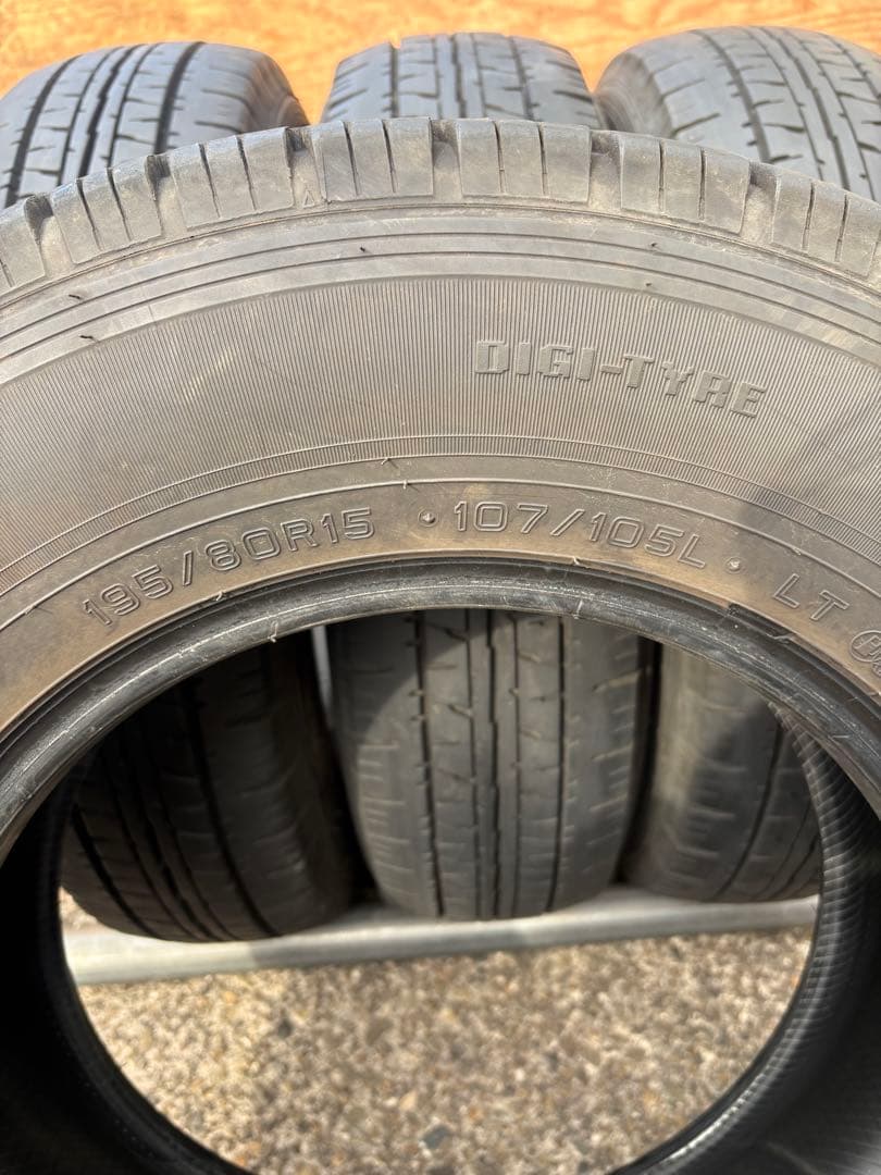 DUNLOP 195/80R15 107/105LT中古タイヤ 4本セット