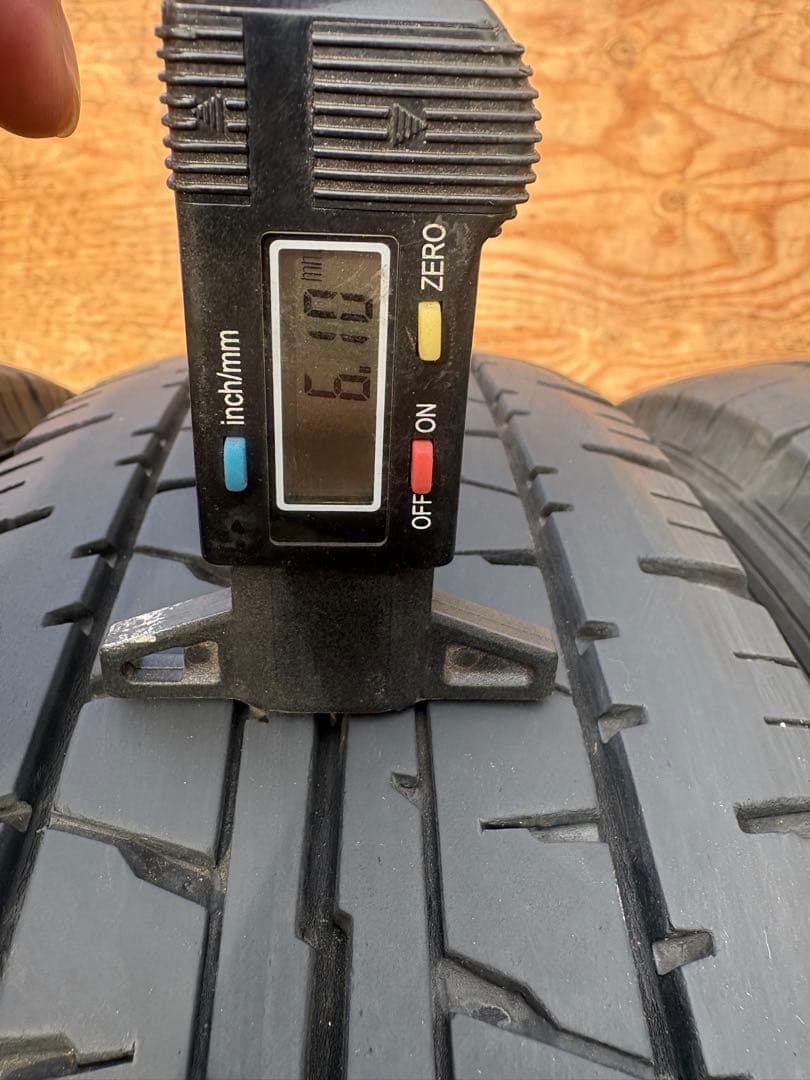 DUNLOP 195/80R15 107/105LT中古タイヤ 4本セット