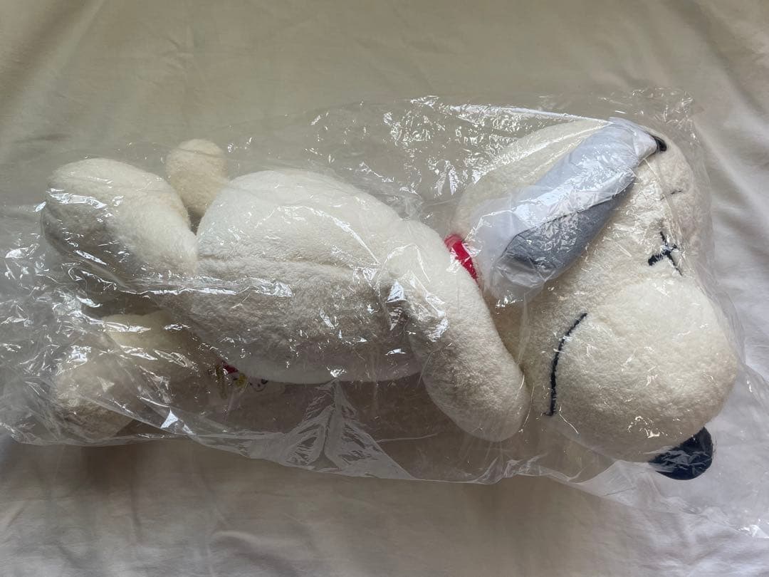 ユニクロKAWS × PEANUTS コレクション　スヌーピーぬいぐるみ M