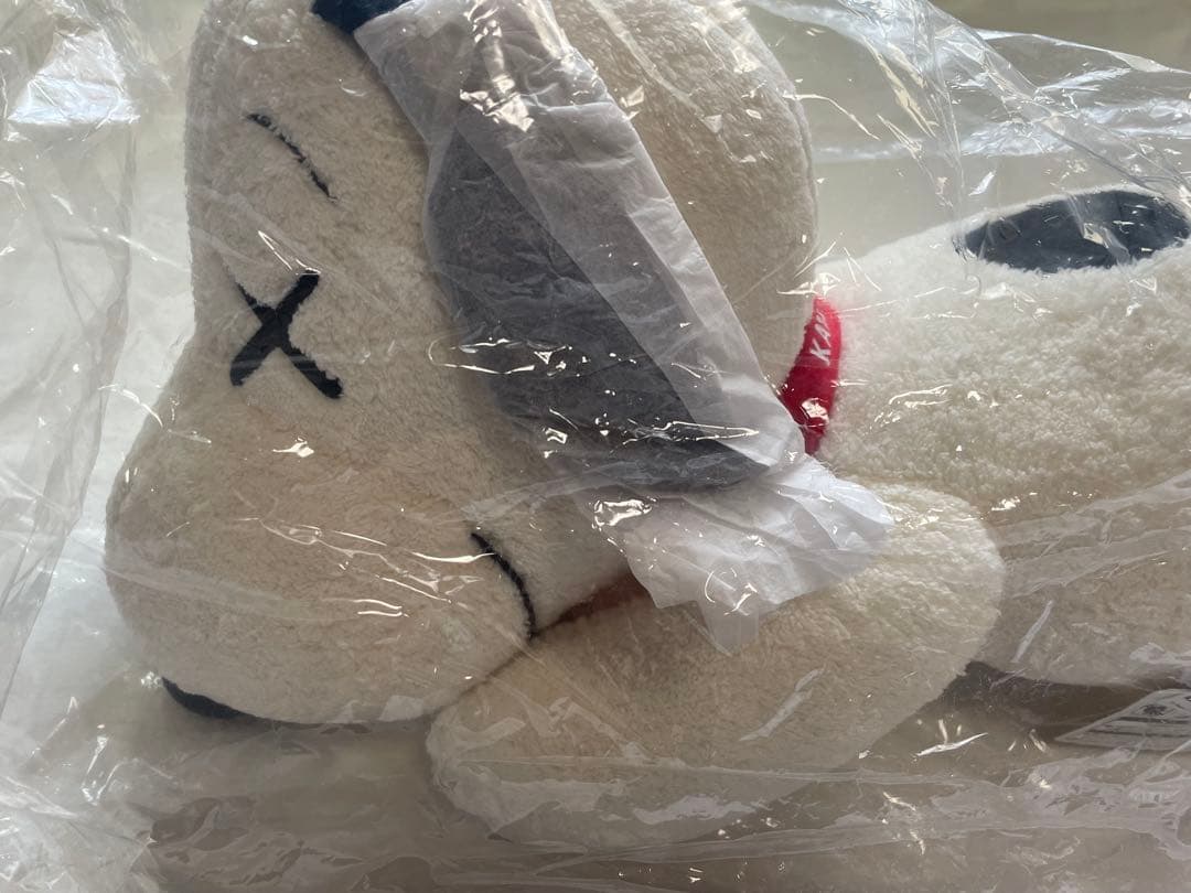ユニクロKAWS × PEANUTS コレクション　スヌーピーぬいぐるみ M