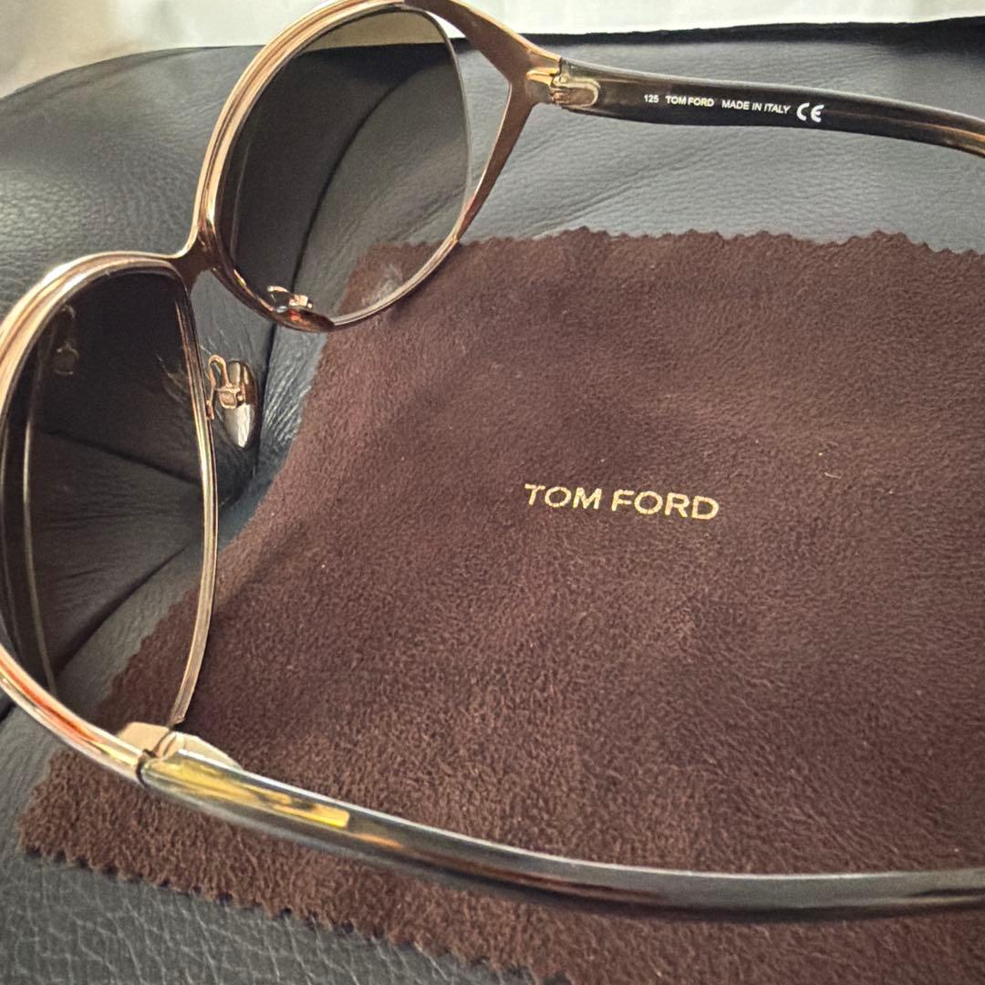 なっちゃんページTOM FORD キャットアイサングラス