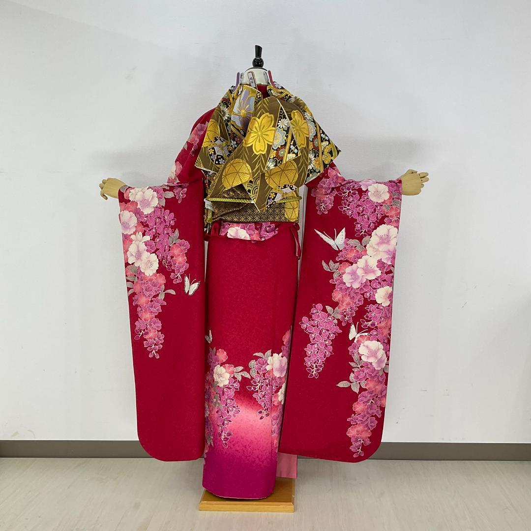 お振袖　赤　金通し　蝶　正絹　美品