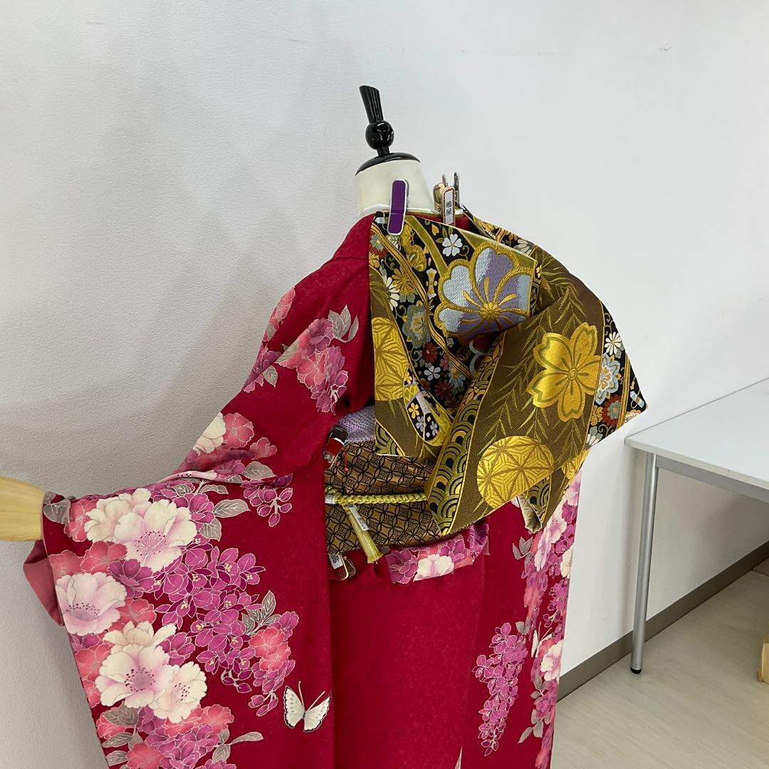 お振袖　赤　金通し　蝶　正絹　美品