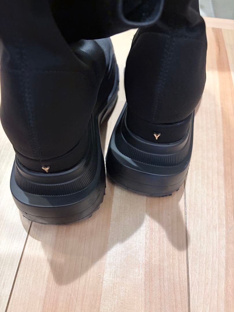 靴 YELLOTOKYO BLACK MID SNEAKER SHORT BOOTS