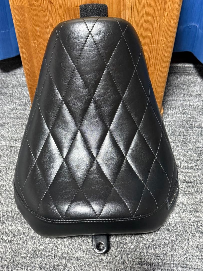 スポーツスター LePera ソロシート ダイアモンドステッチ 2.2ガロン