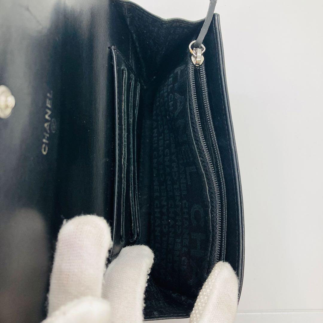 CHANEL シャネル 二つ折り財布 黒 レザー A824