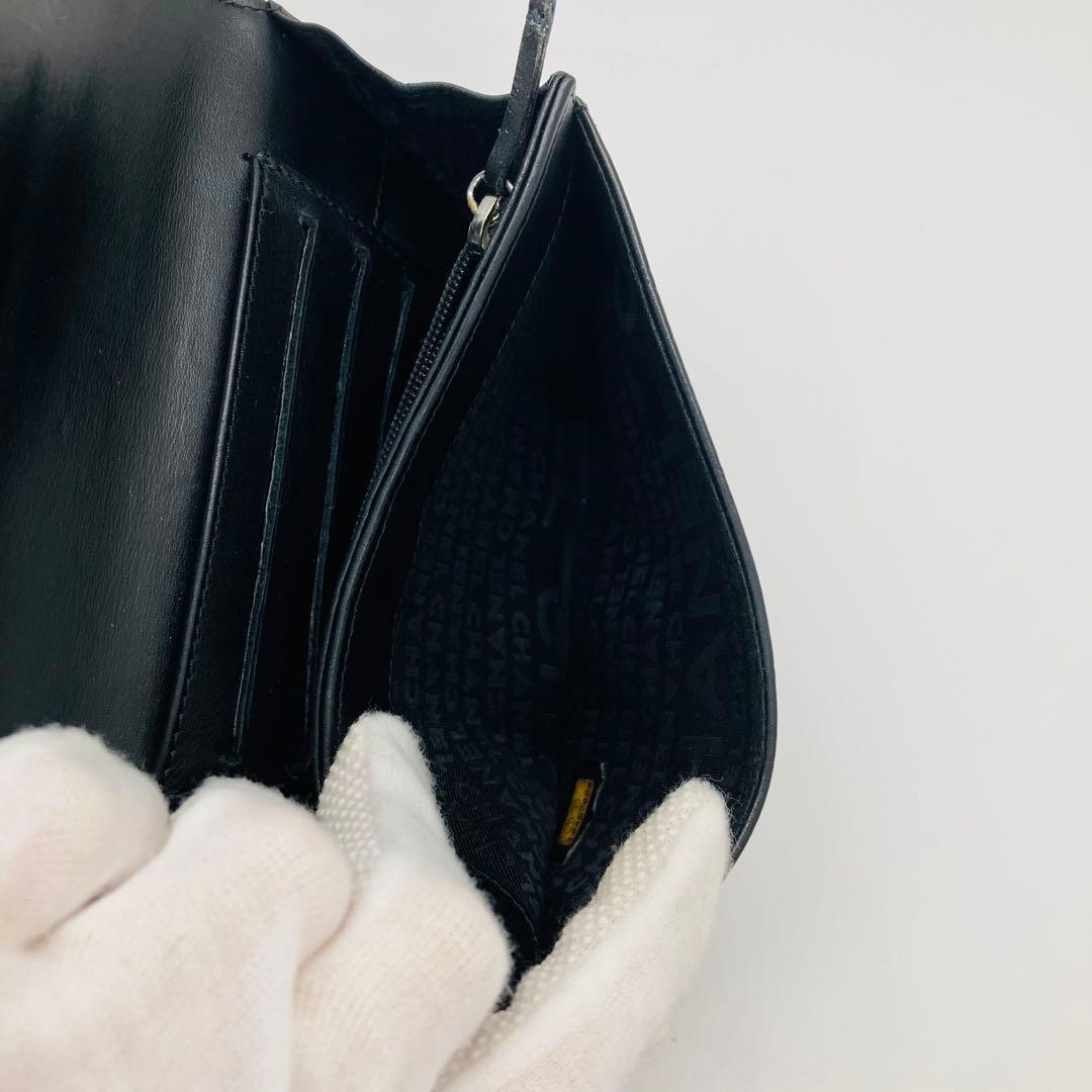 CHANEL シャネル 二つ折り財布 黒 レザー A824