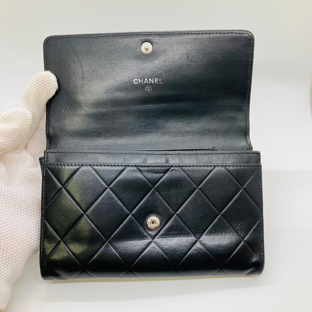 CHANEL シャネル 二つ折り財布 黒 レザー A824