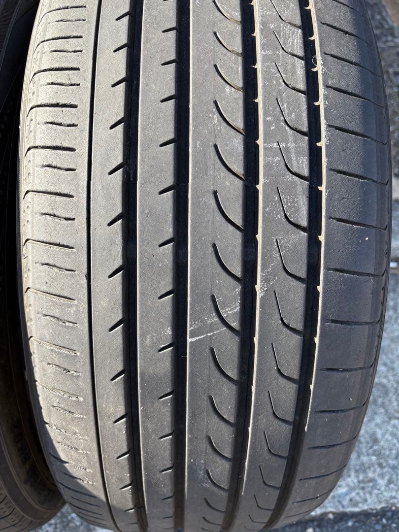 ヨコハマタイヤ　ブルーアースRV-02 245/40R20 中古4本セット