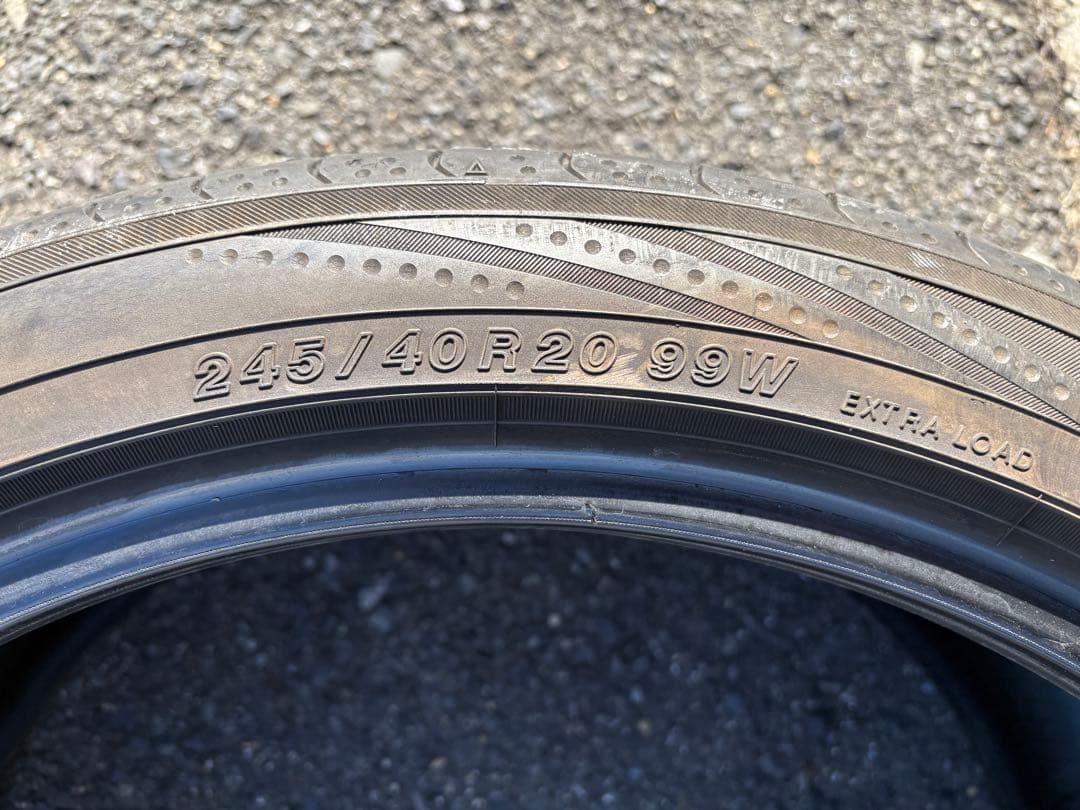 ヨコハマタイヤ　ブルーアースRV-02 245/40R20 中古4本セット