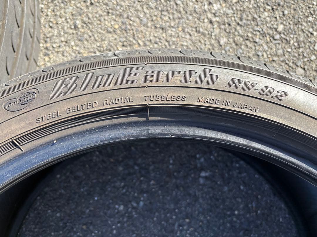 ヨコハマタイヤ　ブルーアースRV-02 245/40R20 中古4本セット