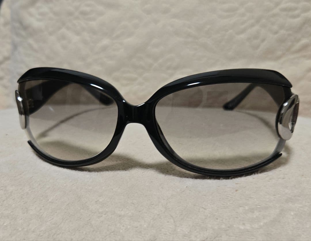 Dior Strongerシリーズのサングラス（D2829）ブラック