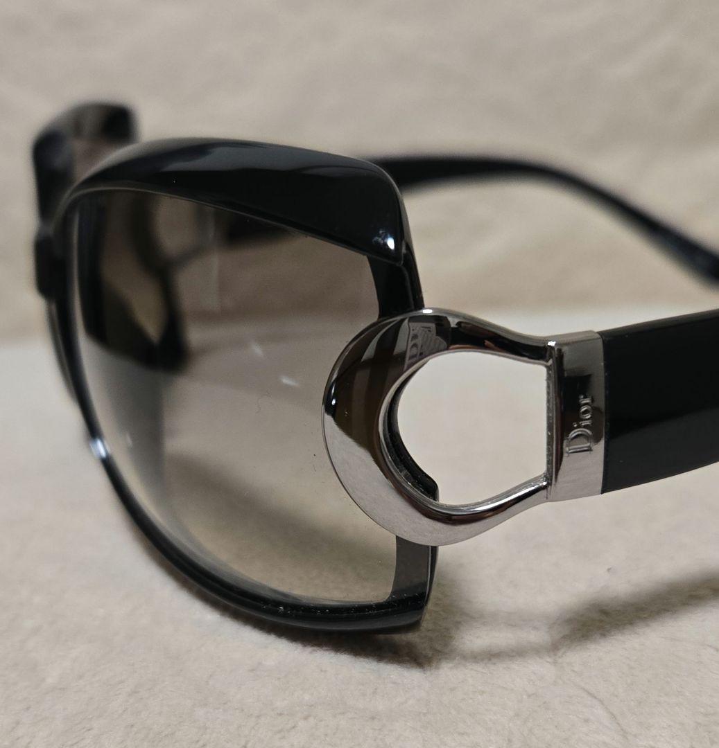 Dior Strongerシリーズのサングラス（D2829）ブラック