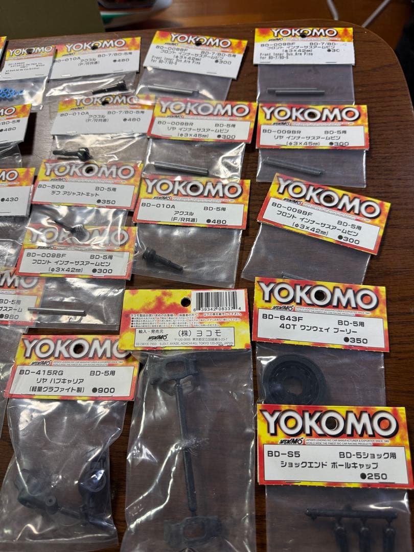 ヨコモ　BD-5 キーエンスアンプ等部品多数