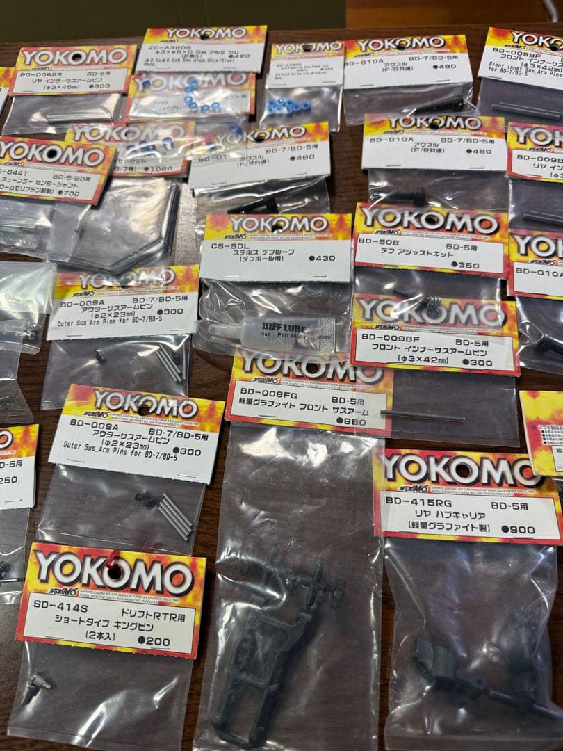 ヨコモ　BD-5 キーエンスアンプ等部品多数