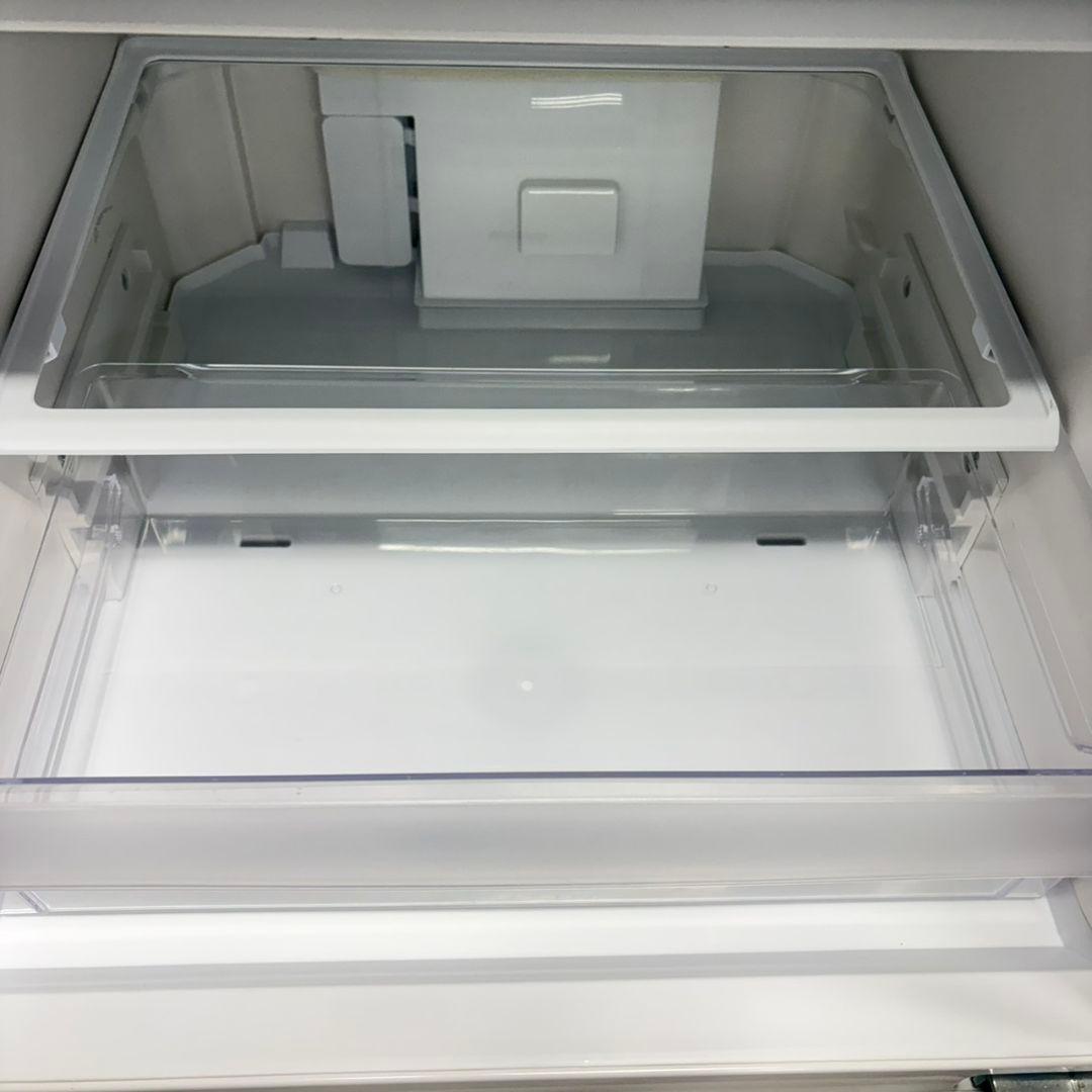 820 コンパクトサイズ！中型冷蔵庫　小型　200L~300L　小型　一人暮らし