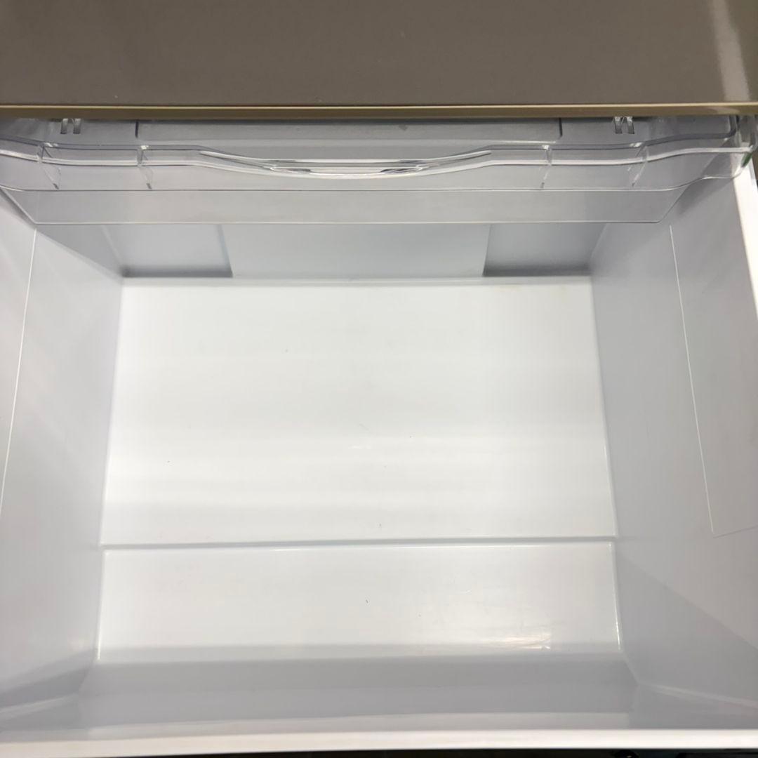 820 コンパクトサイズ！中型冷蔵庫　小型　200L~300L　小型　一人暮らし