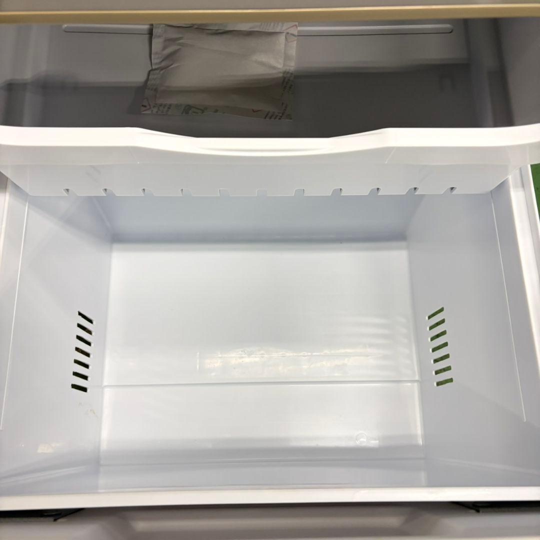 820 コンパクトサイズ！中型冷蔵庫　小型　200L~300L　小型　一人暮らし