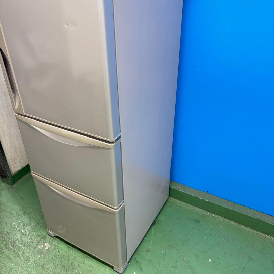 820 コンパクトサイズ！中型冷蔵庫　小型　200L~300L　小型　一人暮らし