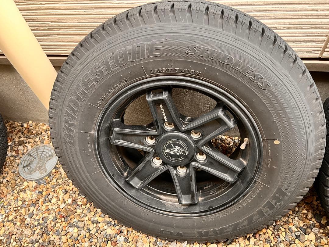 ハイエース　4本スタッドレスホイールセット