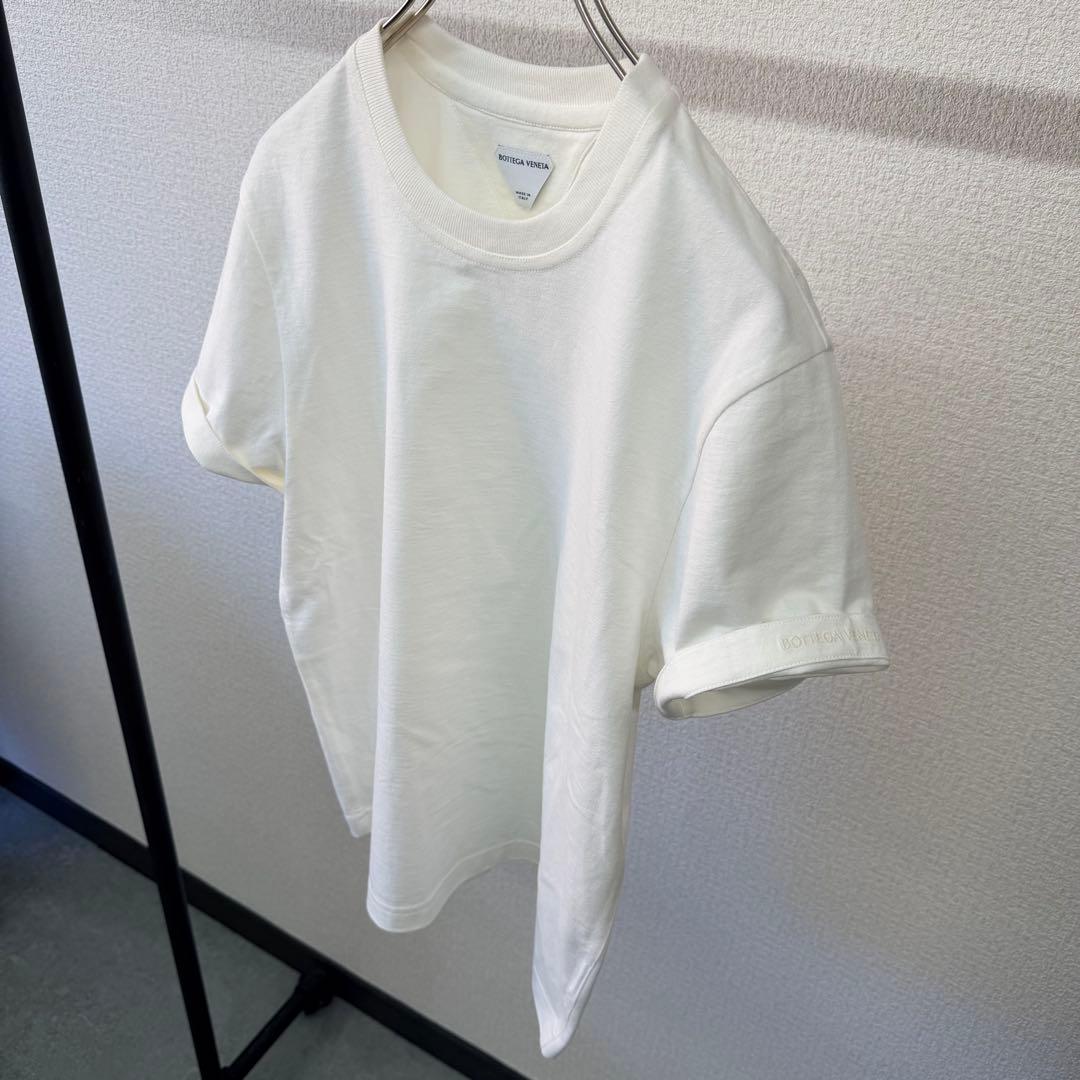 bottega veneta ロゴ刺繍 ロールアップ tシャツ