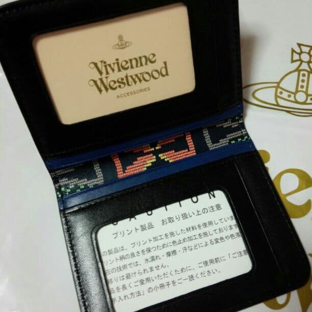 処分 お値下可 Vivienne Westwood ピンク 定期入れ ドクロ