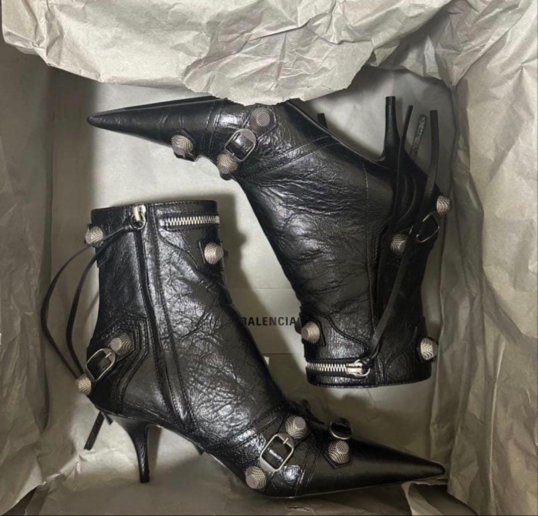 BALENCIAGA ブラックレザーブーツ