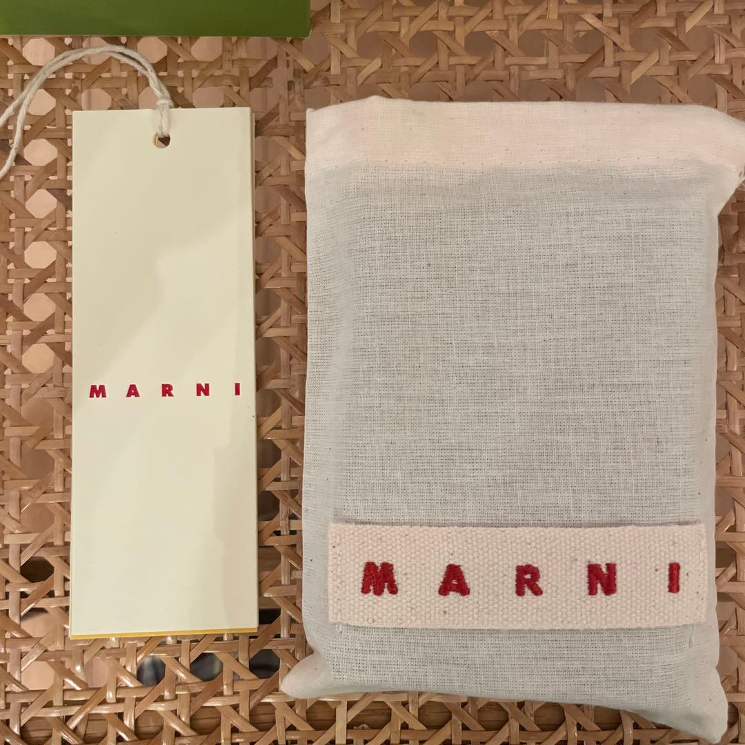 新品箱付き★MARNI ロゴブラックレザー 三つ折り財布