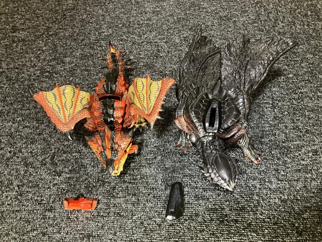 モンスターハンター 貯金箱　ゴア・マガラ リオレウス　2体セット