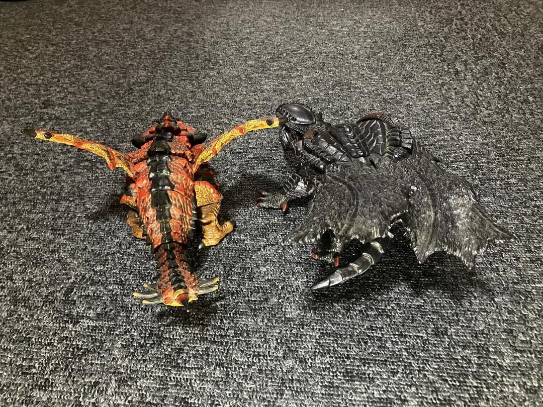 モンスターハンター 貯金箱　ゴア・マガラ リオレウス　2体セット