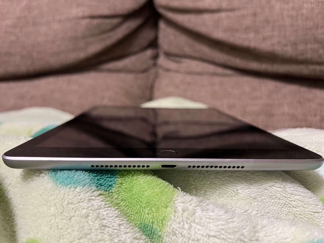 ☆美品☆ Apple iPad (第5世代) wi-fi+セルラーモデル32GB