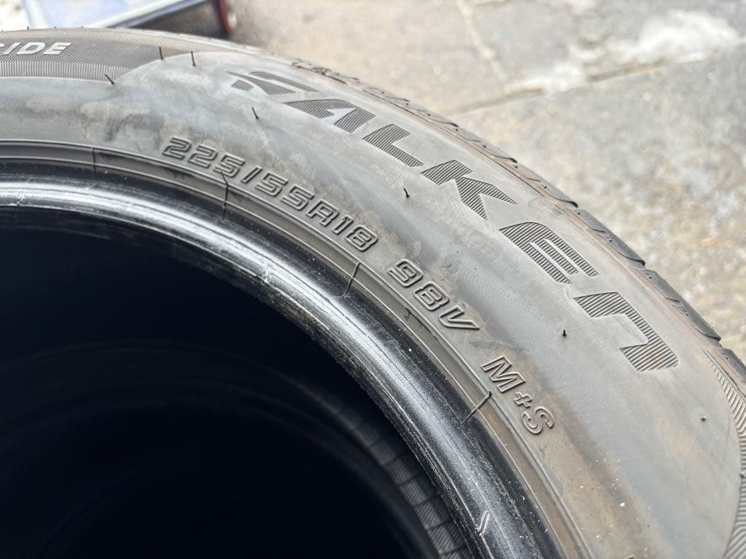 ①225/55R18 サマータイヤ4本 2024年製 FALKEN まだまだ溝有