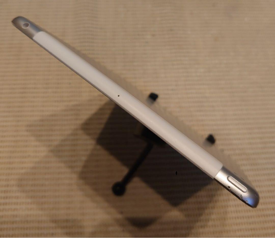 完動品SIMフリー液晶無傷iPad第6世代(A1954)本体32GB FJF8D