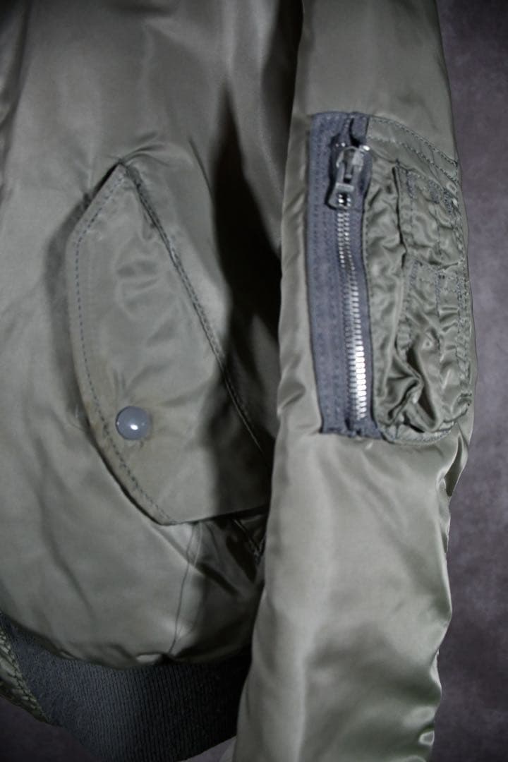 MA-1グレージャケット