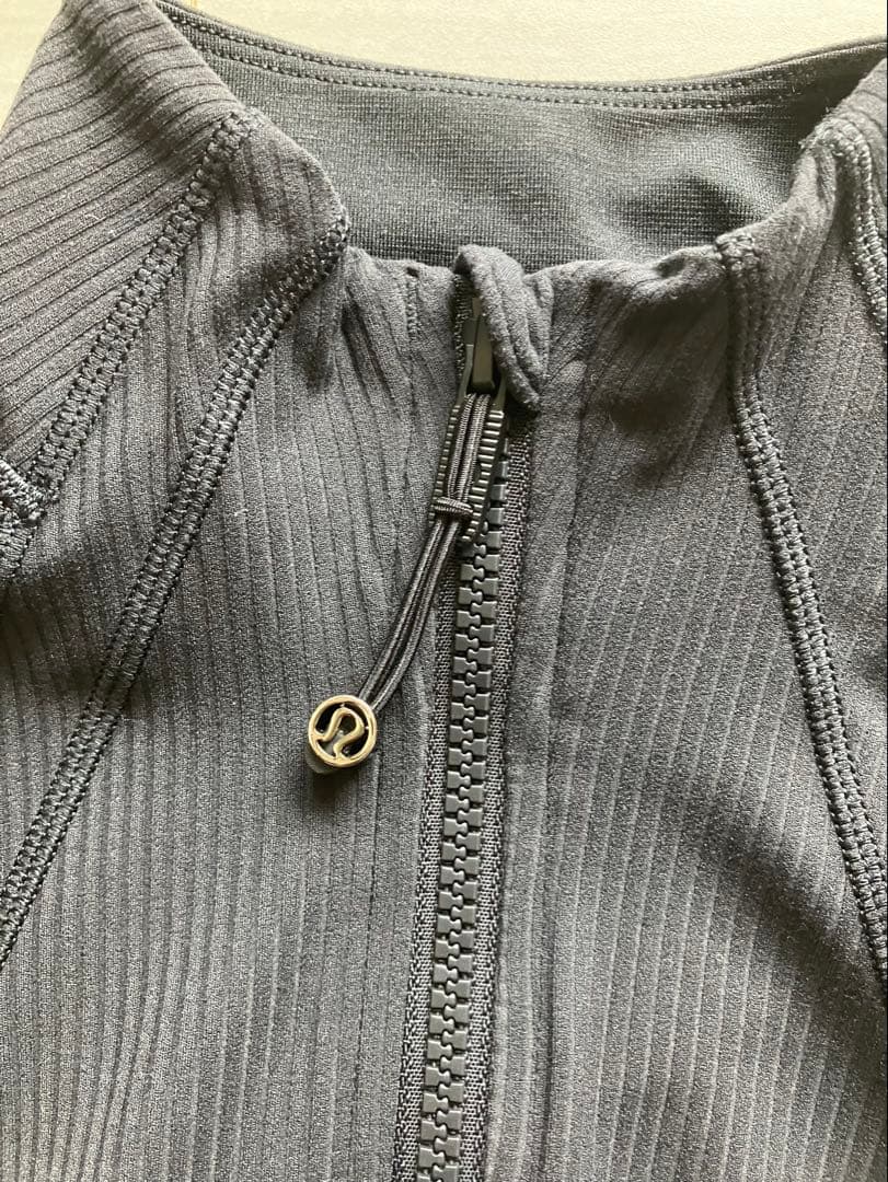 lululemonブラック ヨガウェアジャケットNulu