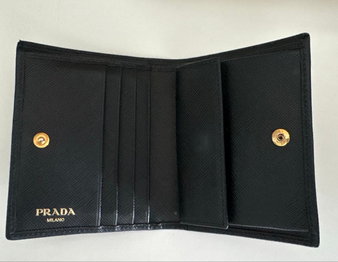 PRADA 2つ折り財布　ブラック