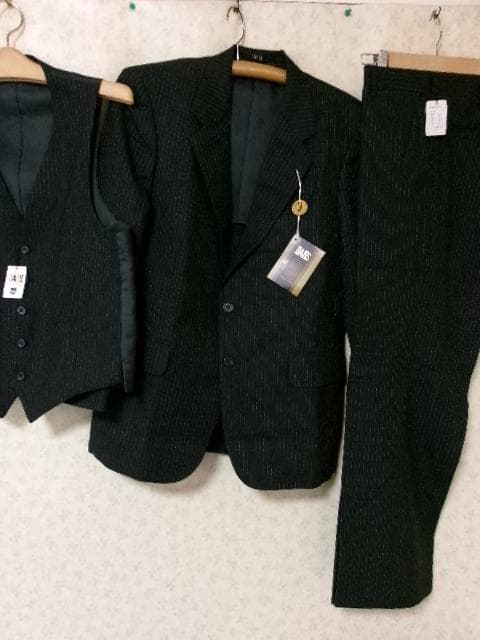 98752　新品135000円　ダックス　スーツ3点　グレーストライプ　背抜き