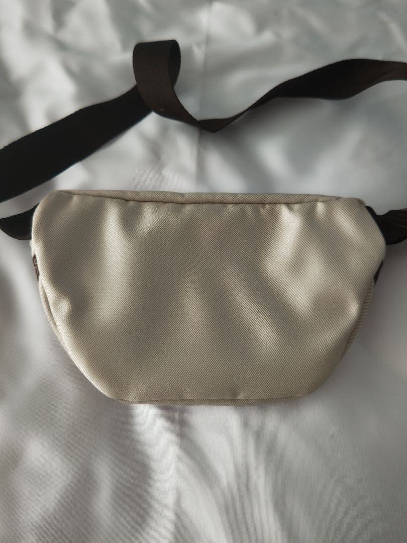 LeSportsac ボディバッグ・ウエストポーチ ベージュ