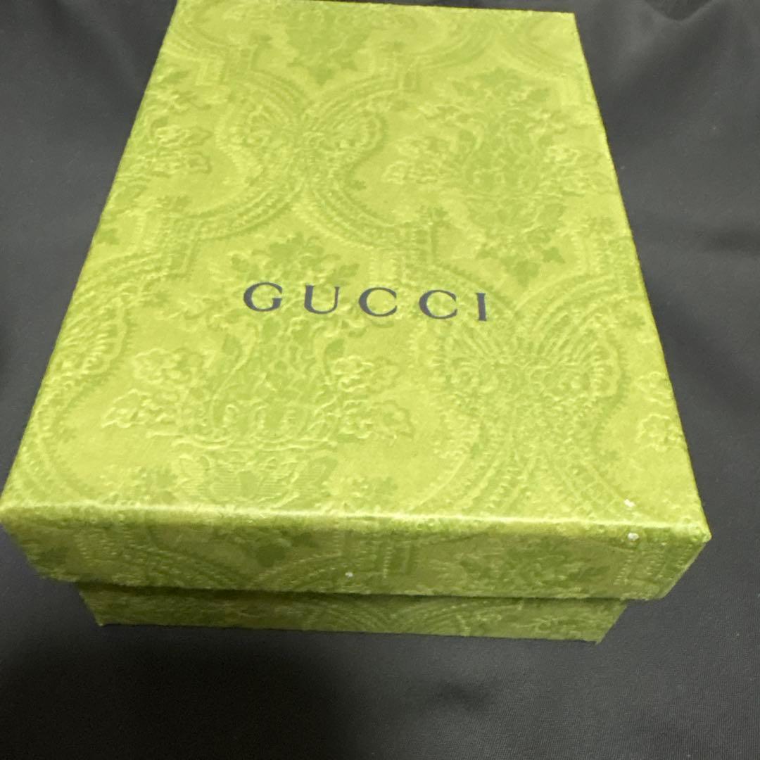GUCCI ベージュ 二つ折り財布　新品　値下げ中