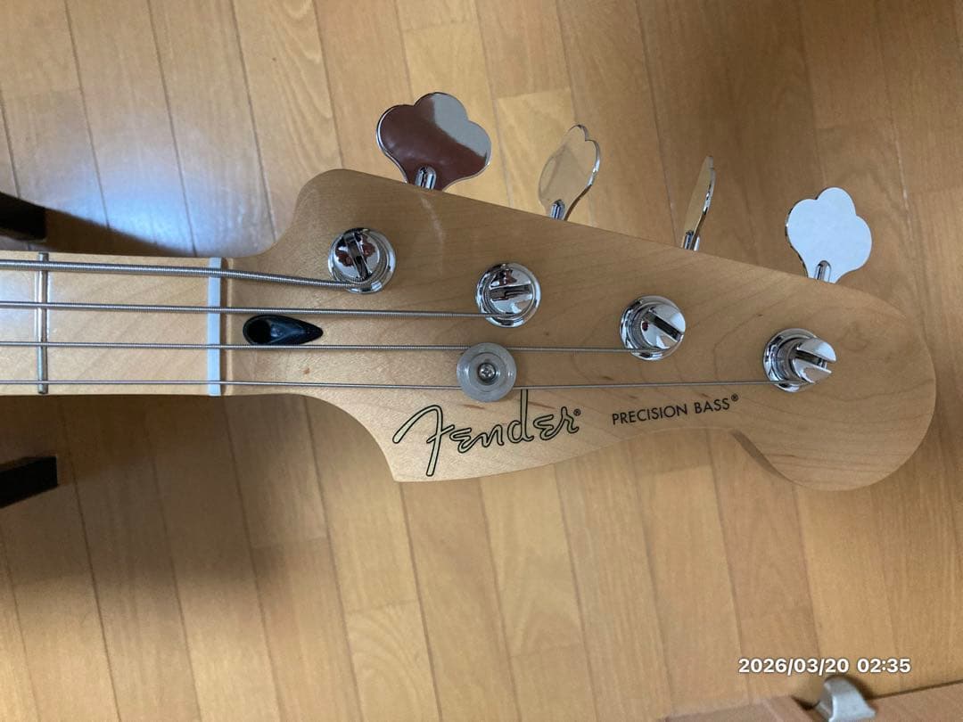Fender Precision Bass ホワイト