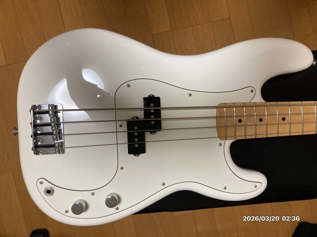 Fender Precision Bass ホワイト