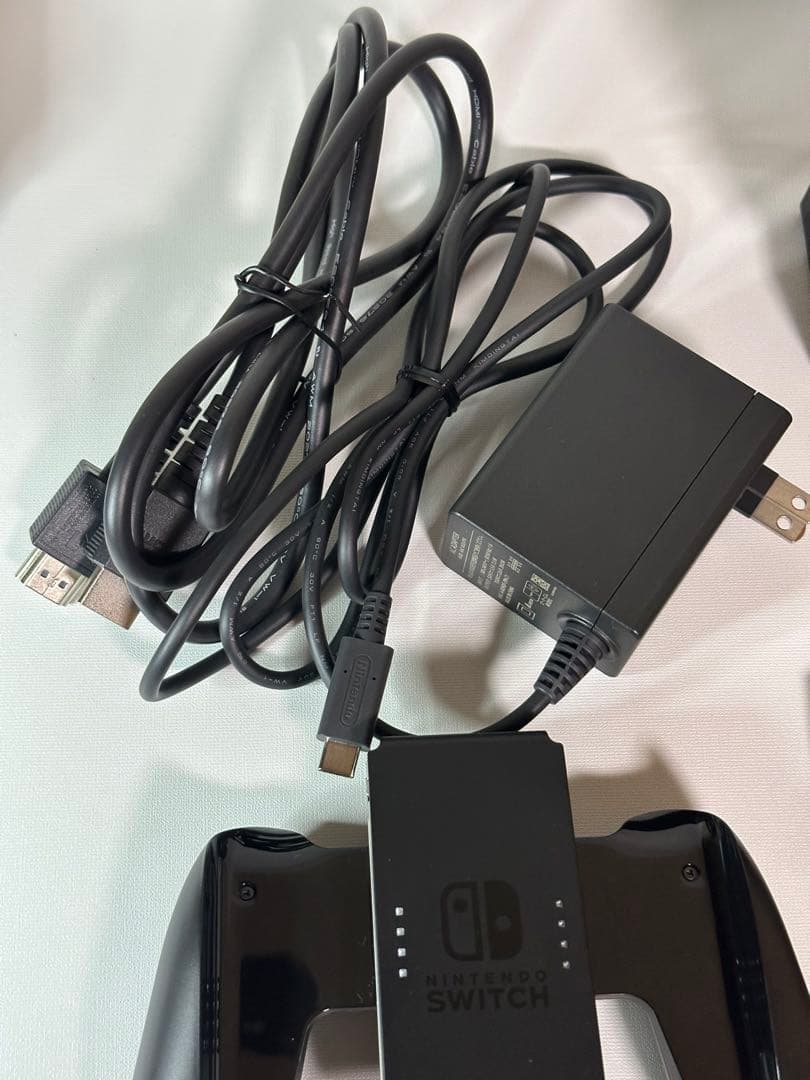 【美品】Nintendo Switch青／赤