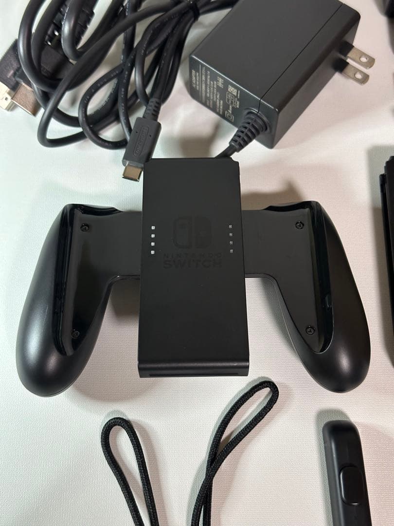 【美品】Nintendo Switch青／赤