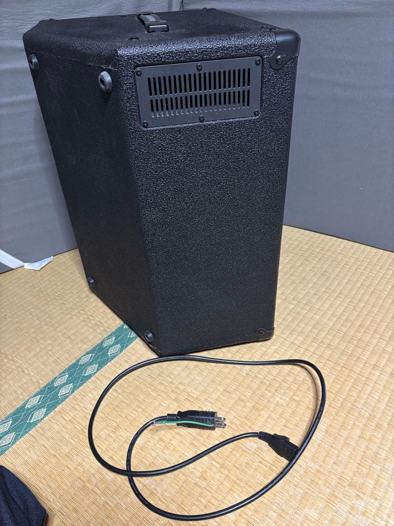 Ampeg BA-112 ベースアンプ　アンペグ　ba-112 匿名配送　v2