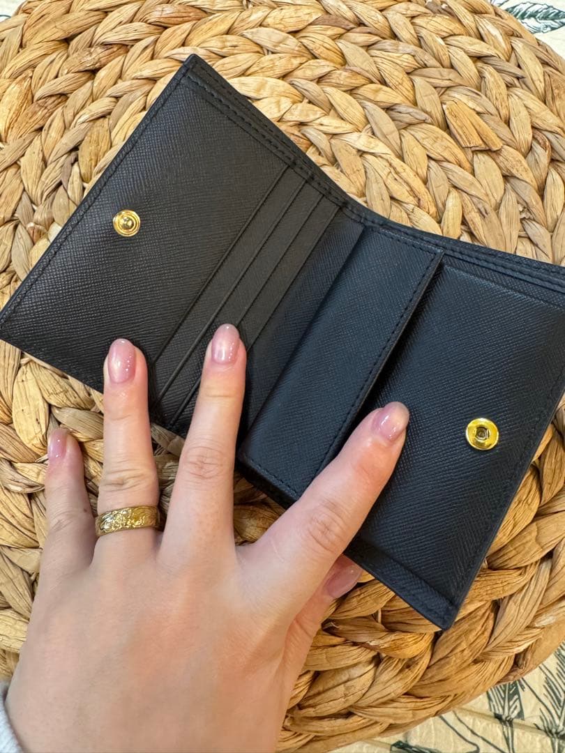 MARNI ブラックレザー 二つ折り財布