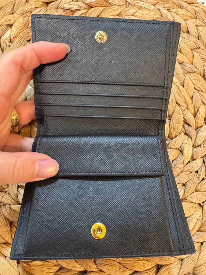 MARNI ブラックレザー 二つ折り財布