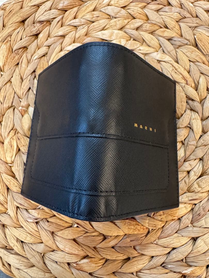MARNI ブラックレザー 二つ折り財布