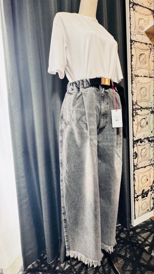 M53. ワイドレッグデニム（ベルト付き）